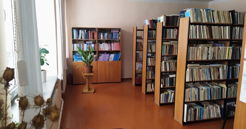 Читальный зал школьной библиотеки